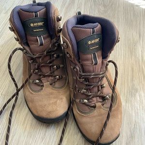 Hi-Tec waterproof hiking boots, womens 9.5